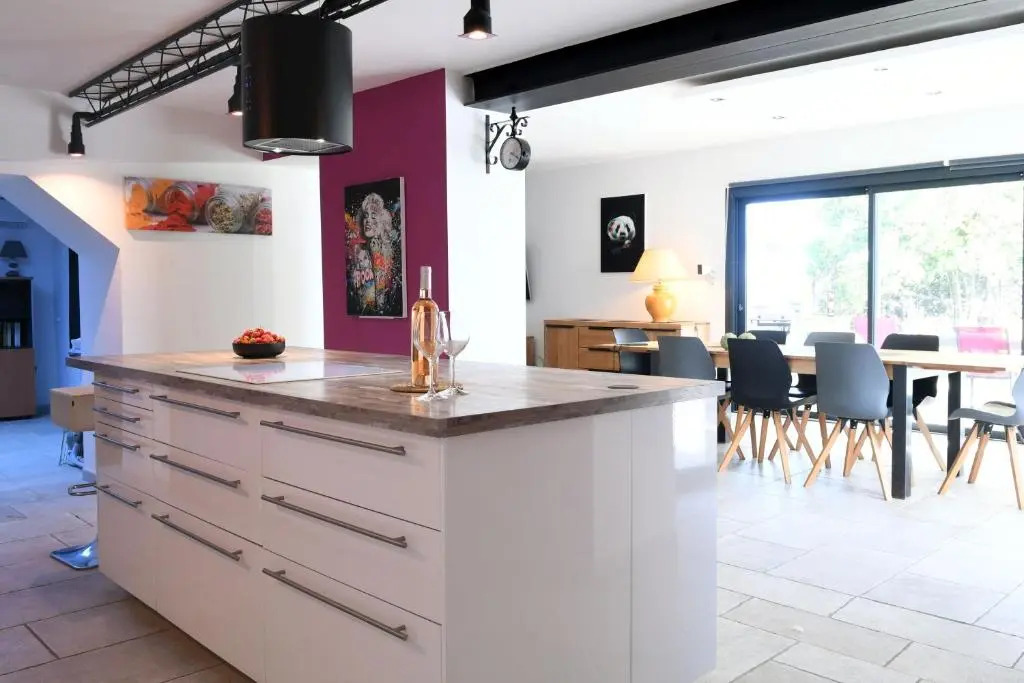 Reposante villa avec grande piscine