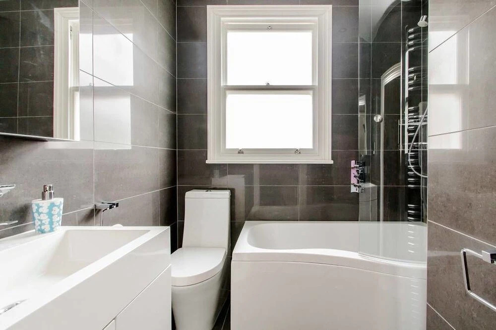Beautiful Victorian 6 bed Family Home, in Zone 2