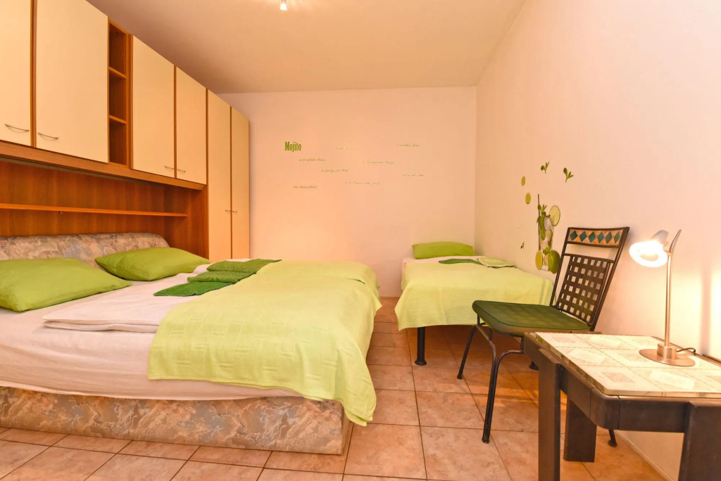 Apartment 1562