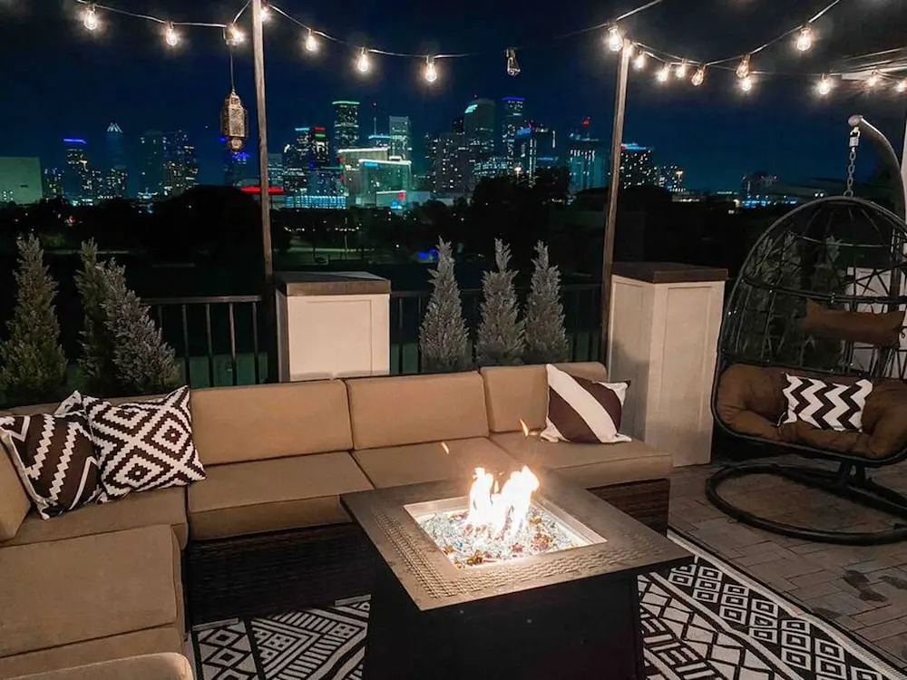 Luxury Downtown Home w Rooftop Deck in the Skyline