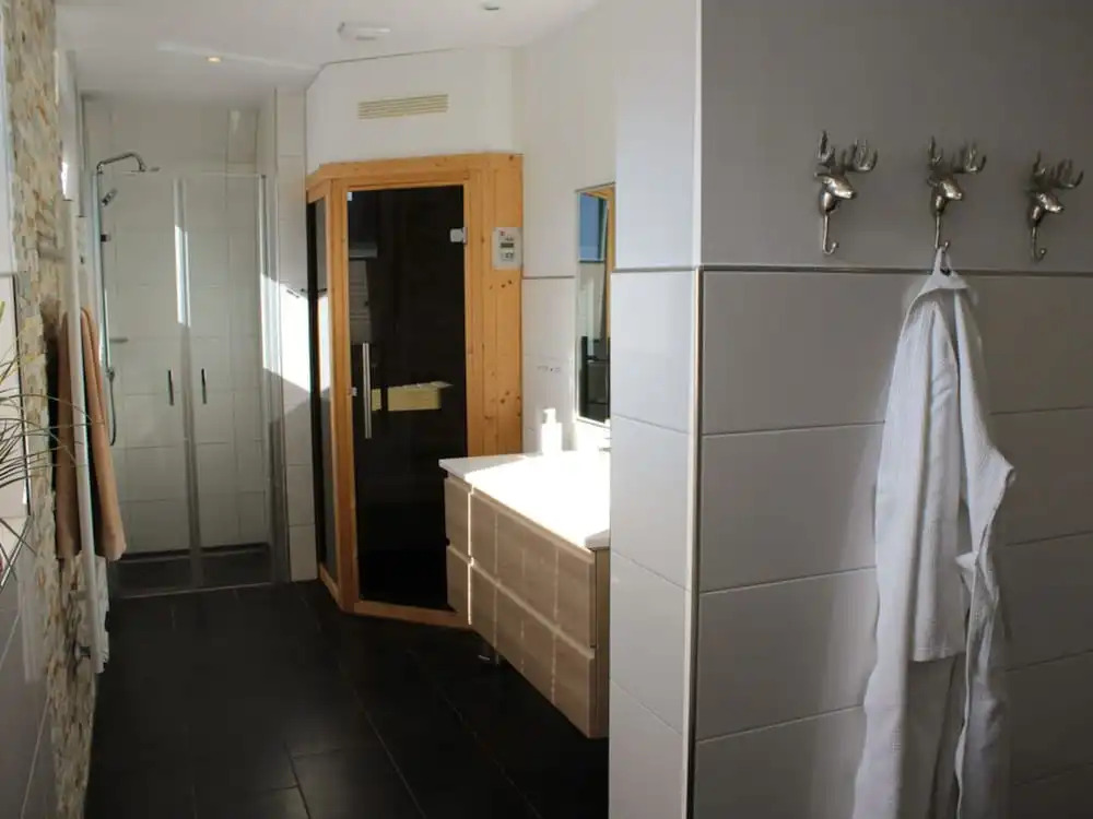 Haus Seeblick Modern Retreat