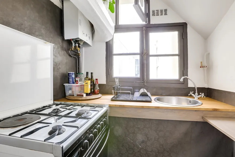 Grand prieuré apartment by Weekome
