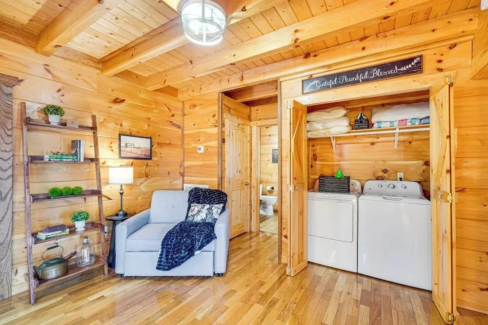 2 Mi to Downtown Gatlinburg: Cabin w/ Game Room