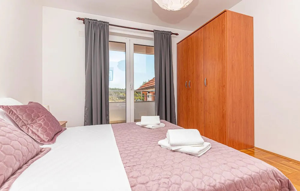 Stunning Apartment in Sibenik With Wifi and 1 Bedrooms