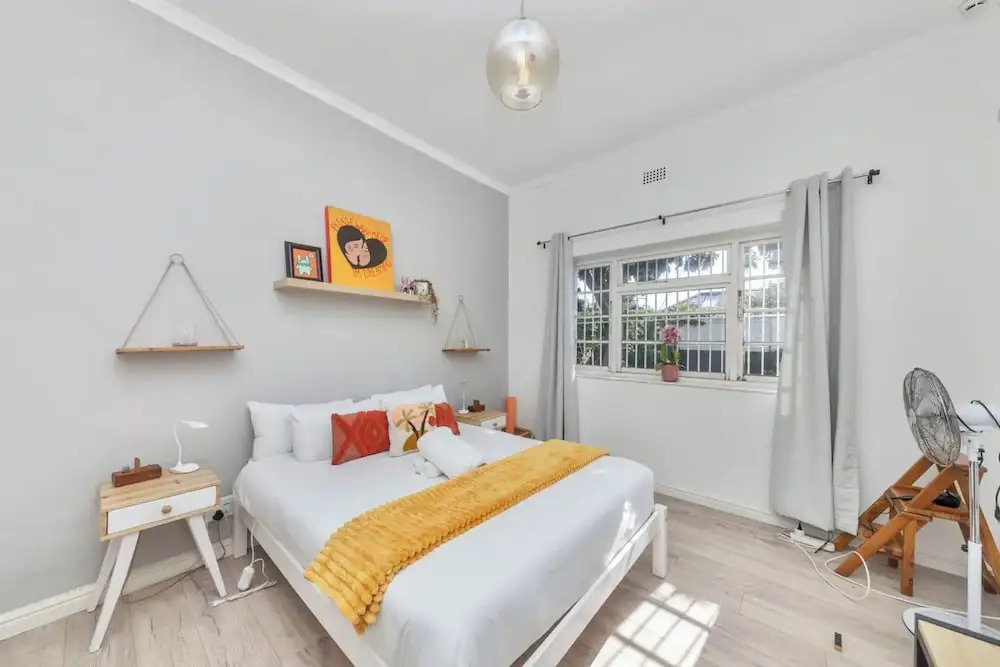 Modern and Stylish 2 BD House in Claremont