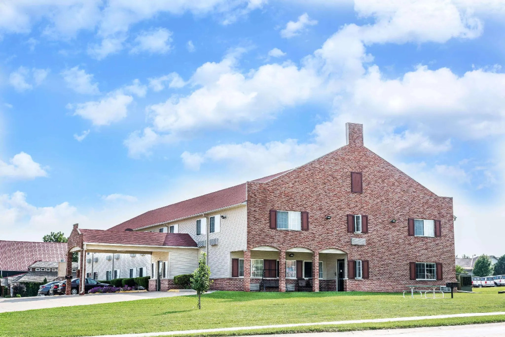 DUTCH INN AND SUITES