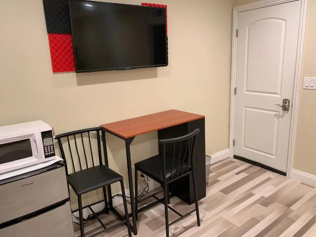 Lovely Room in Private House near Disneyland