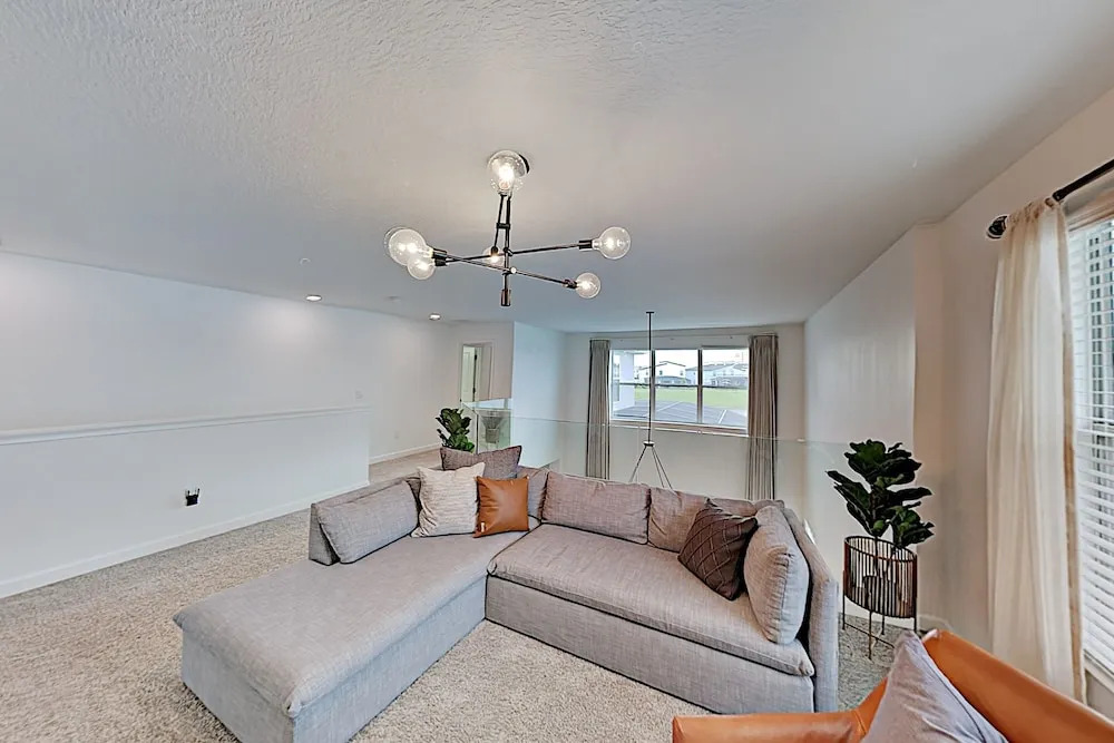 Storey Lake All-suite W/ Private Pool & Spa 5 Bedroom Home