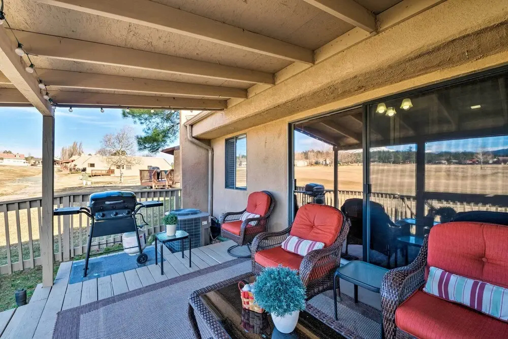 Condo on Golf Course: 2 Mi to Grindstone Lake!