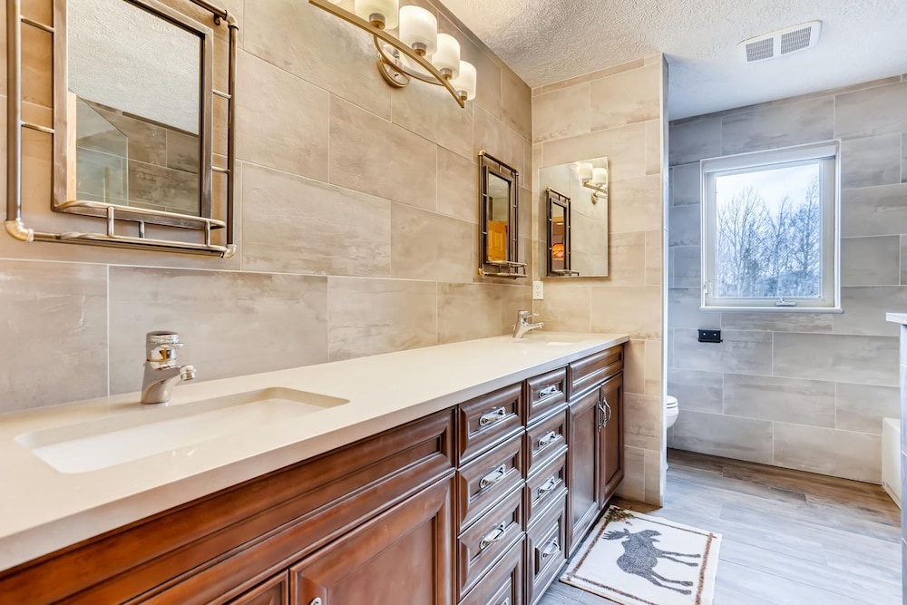 122 Kings Court by Book by Owner
