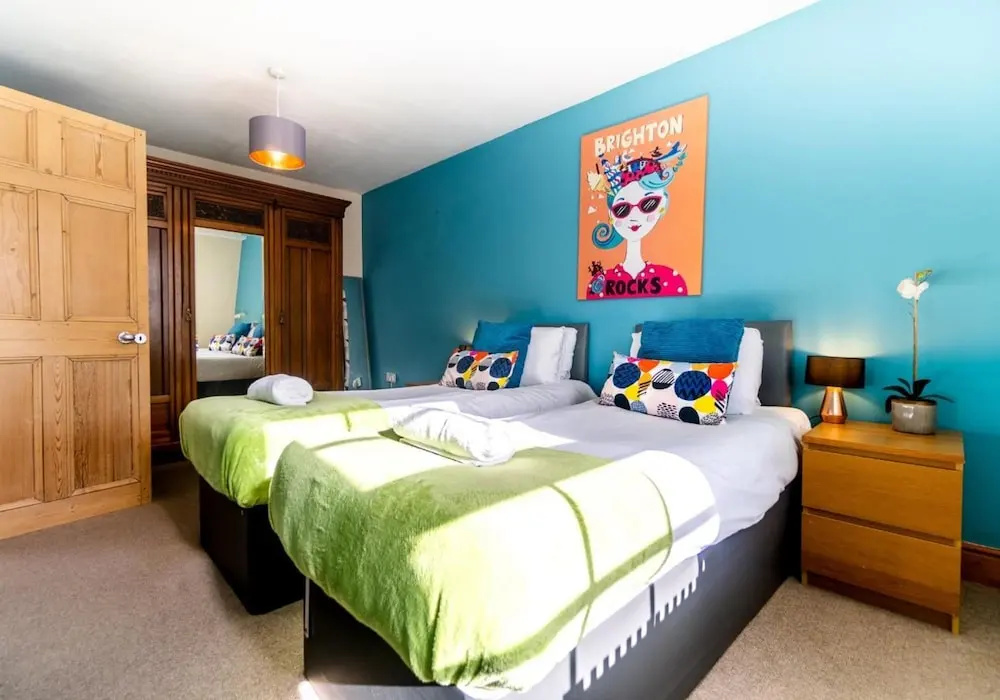Pebble Mews House - Sleeps 6 to 8 Guests