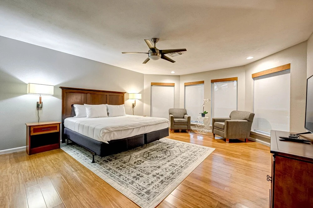 The Hideaway in El Lago, Home Gym, Rain Shower, King Bd, Sleeps 8, Space Center