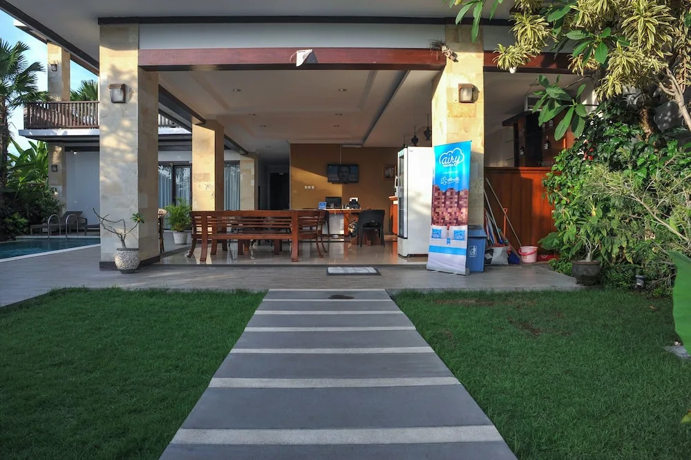 Airy Kuta Utara Pantai Batu Bolong 56 Canggu Bali