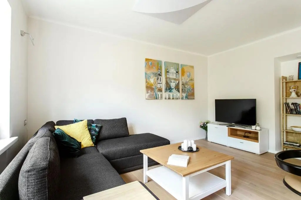 3bdr Modern and Stylish Apartment - Heart of Old Town by Houseys