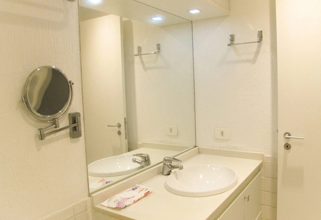 Apartamento Com Serviços A 300 Metros Do Mar