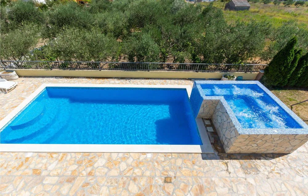 Beautiful Home in Kastel Stari With Wifi and 7 Bedrooms