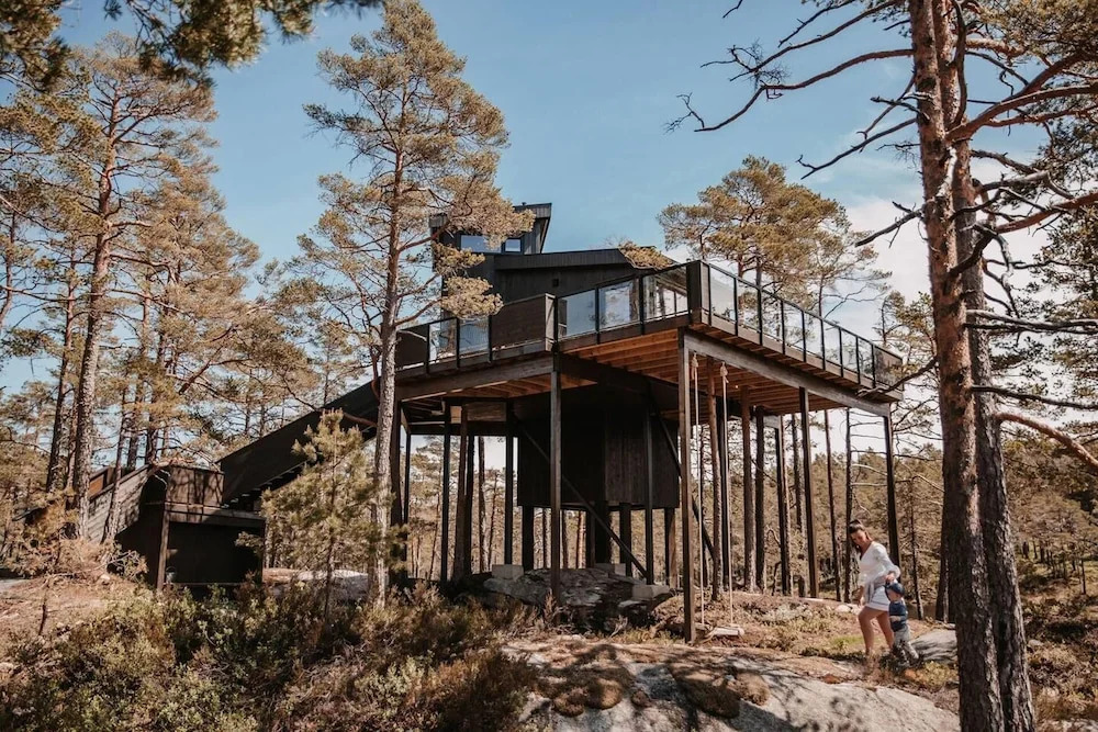 Luxurious Tree Top Cabin by the Lake