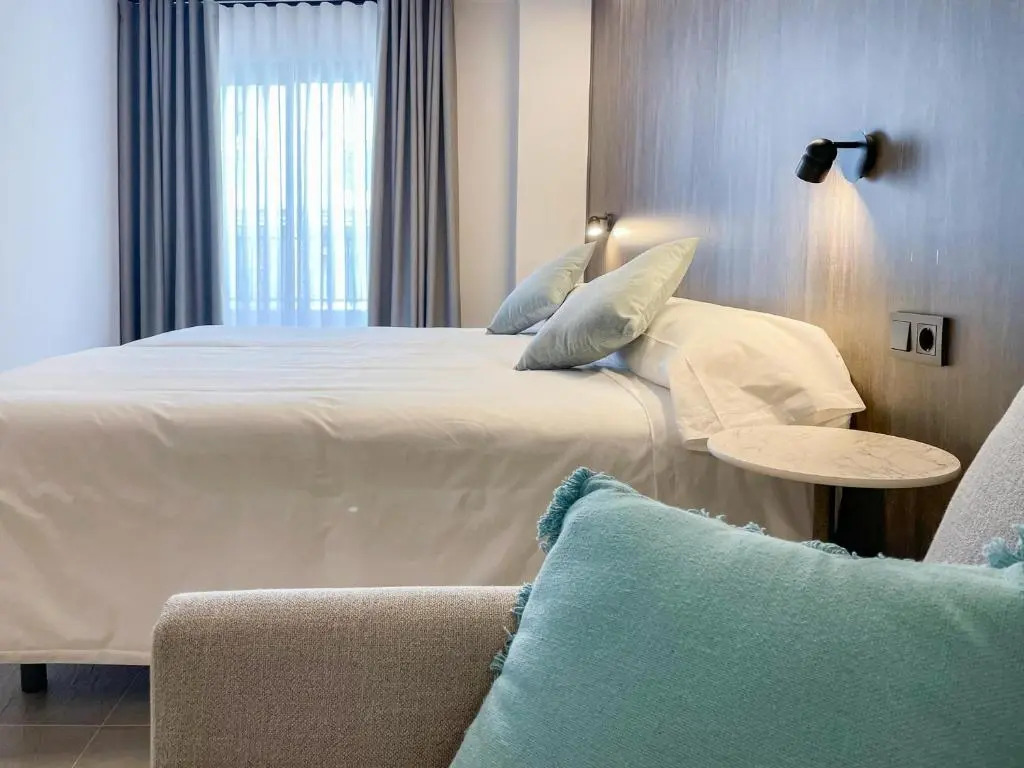Hotel Quatre Llunes