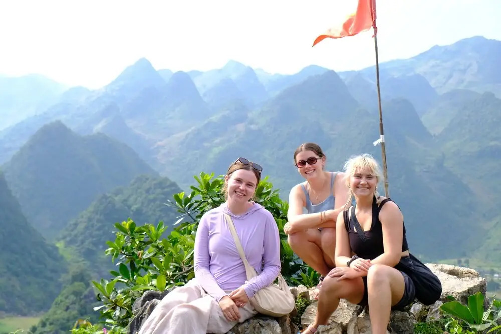 RAW Hostel - Ha Giang Loop Tour & Motorbikes Rental