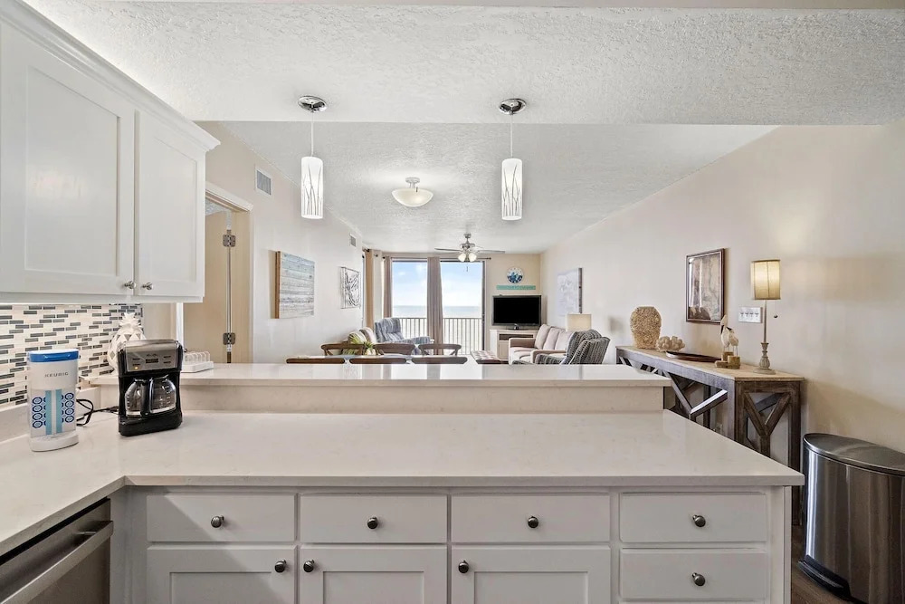 Romar Place 1002