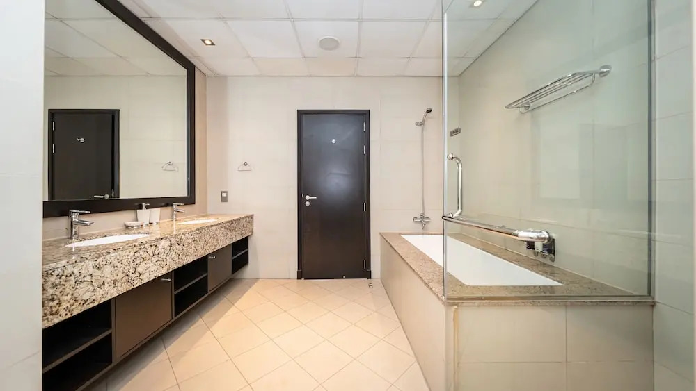 Luxury StayCation - Exquisite 1BR with Stunning Views on Palm Jumeirah