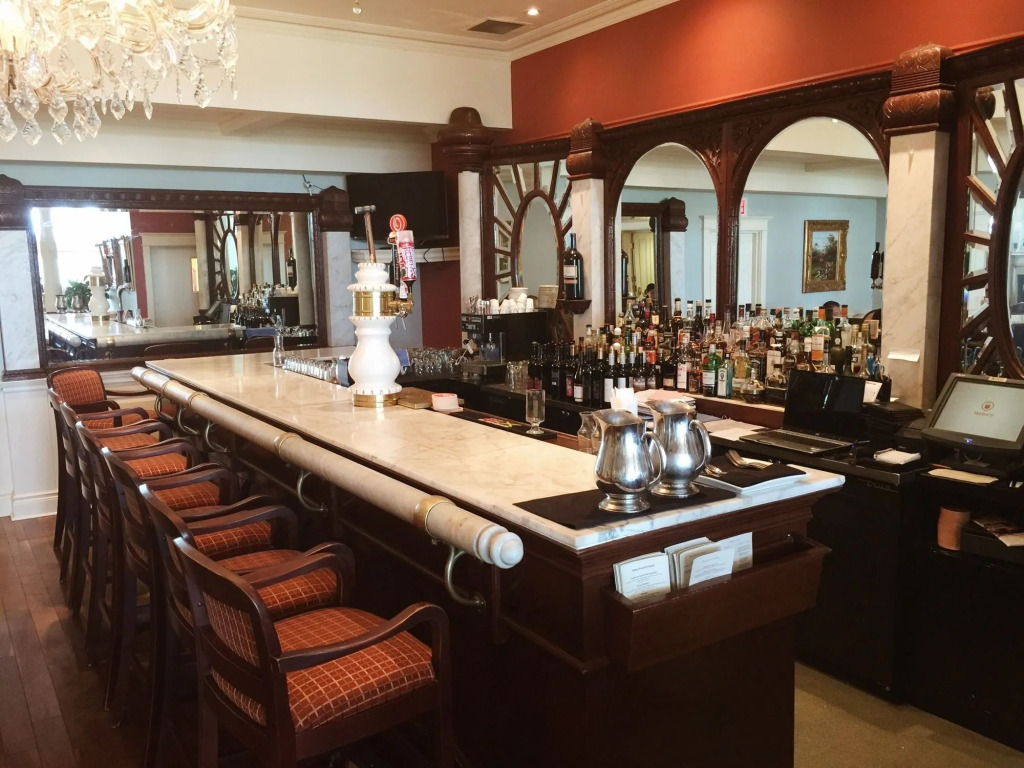 Riverbend Inn & Vineyard