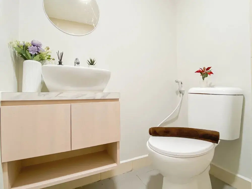 White Accent Studio At Apartment Meikarta Near Paramadina University