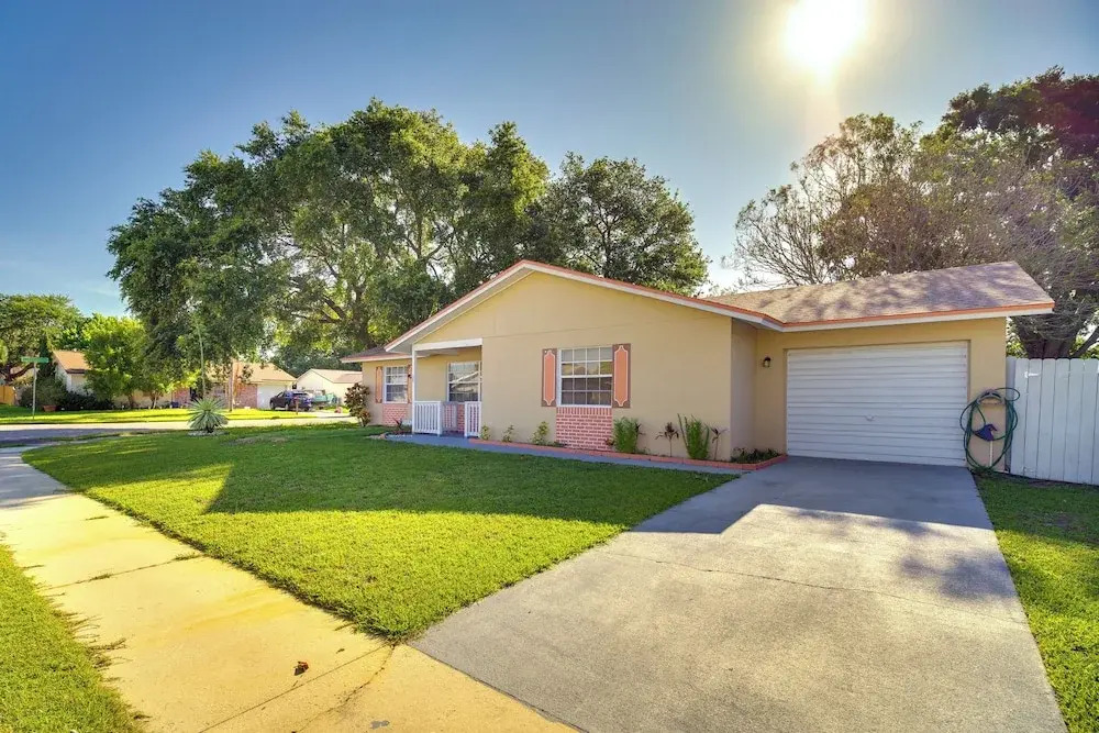 7 Mi to Satellite Beach: Melbourne Home w/ Yard