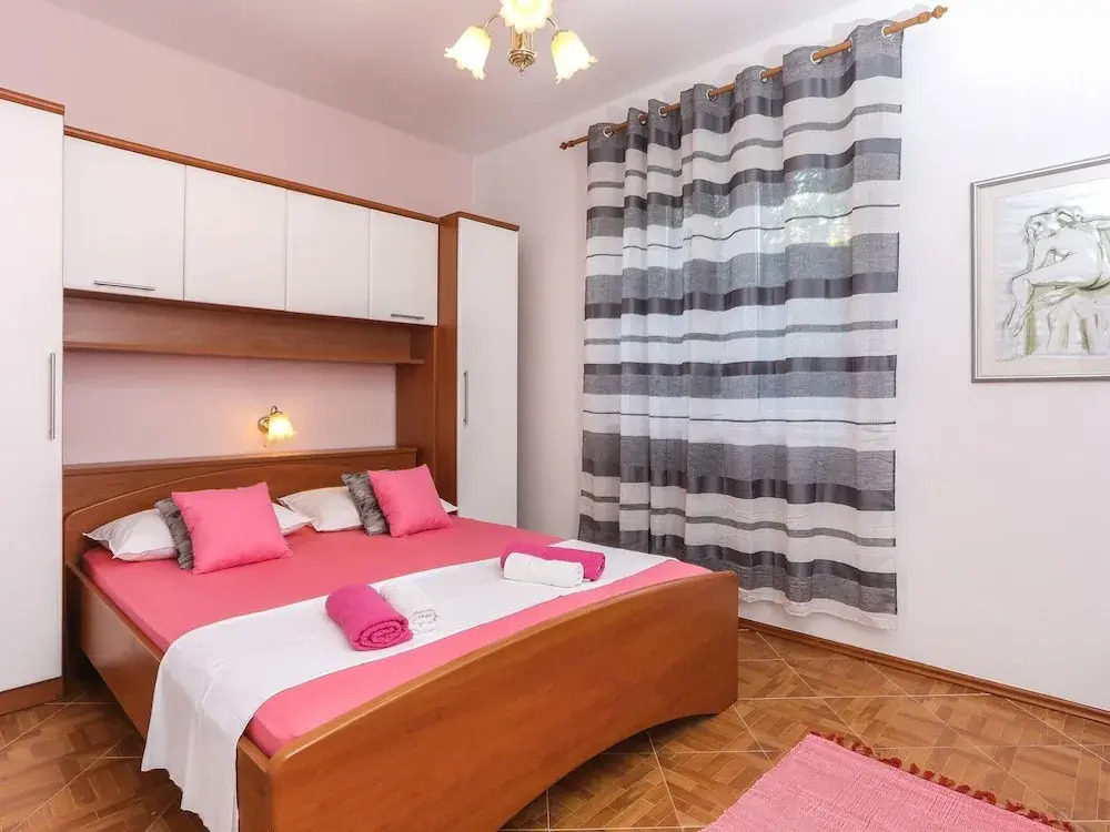 Apartments Lina - Two Bedroom Apartment With Terrace