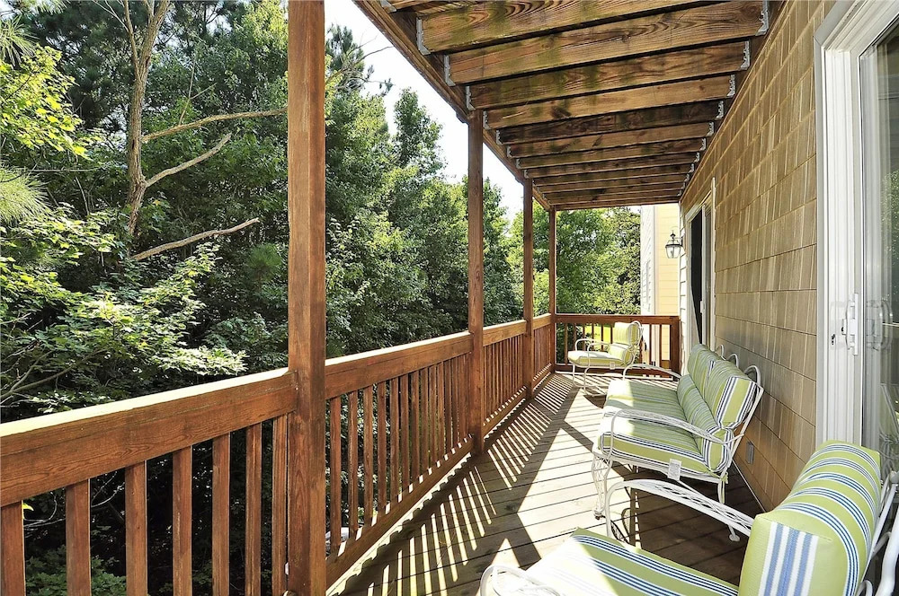 212 Maplewood Street Bethany by Long & Foster
