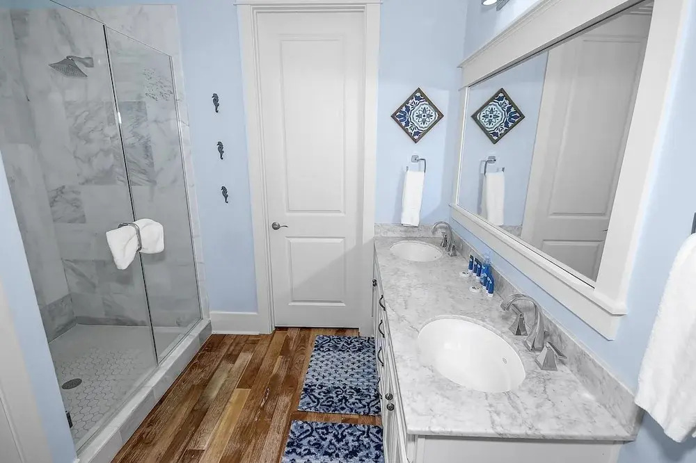 "emerald Tide" pool Golf Cart 4br/4.5ba/bonus Bunk Sleeps 12 4 Bedroom Home by RedAwning
