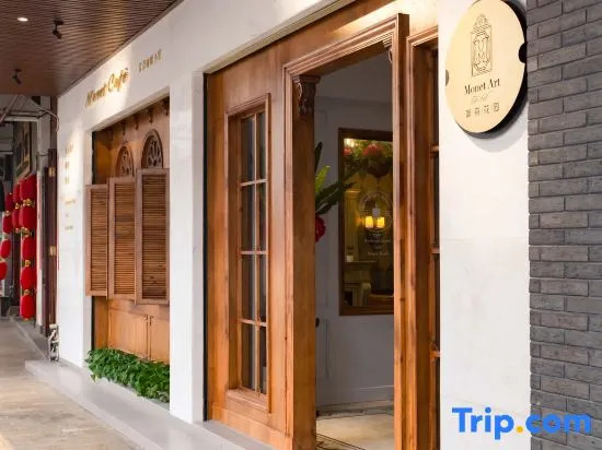 Haikou Monet Garden French Light Luxury Hostel (Qilou Old Street)