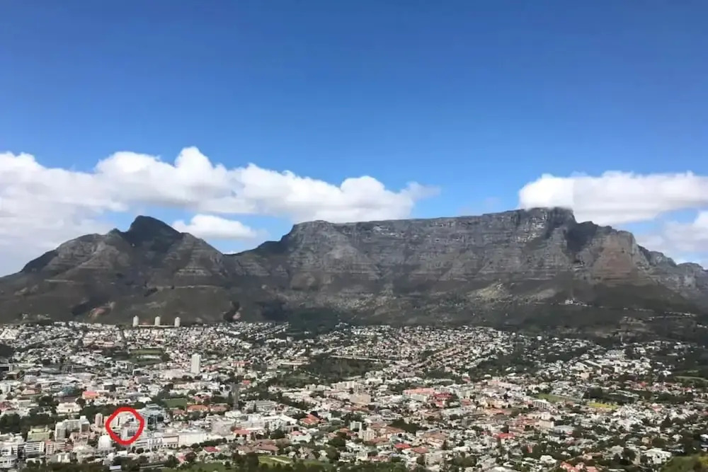 Centrally Located 2 Bedroom Apartment in Cape Town