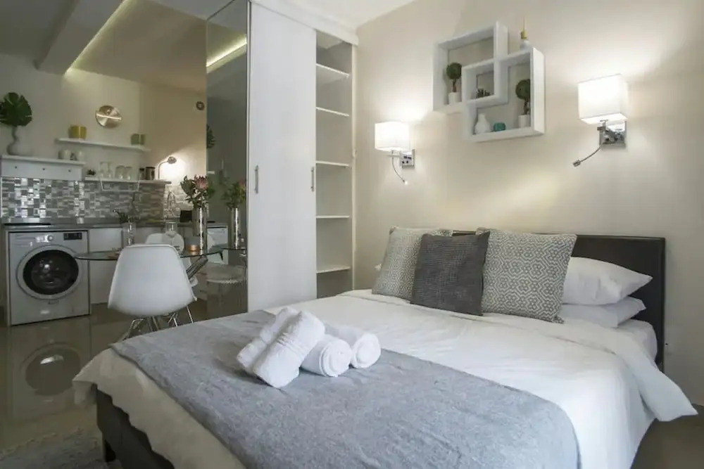 Double Bedroom Studio With Balcony in Cape Town City Centre