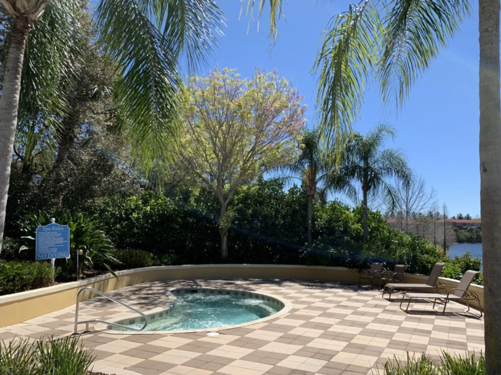 Newly upgraded modern 4BR/3BA private pool TH, Four Corners
