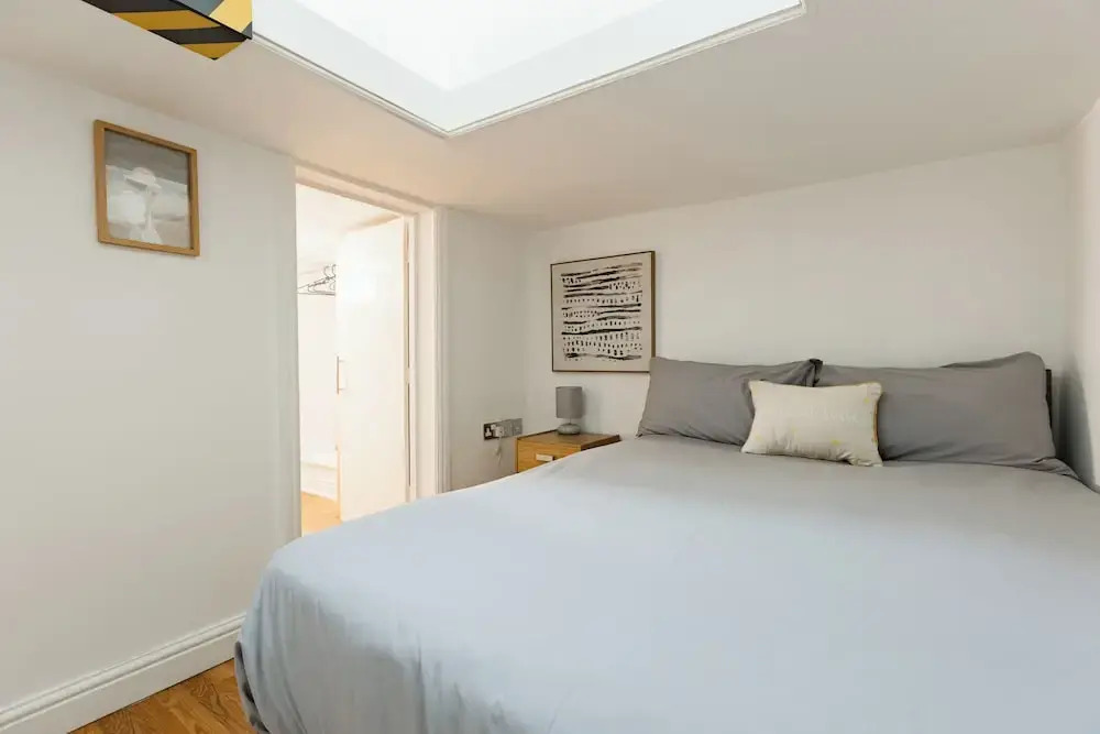 1 Bed Old Town City Studio near Theatre Suit Work or Leisure
