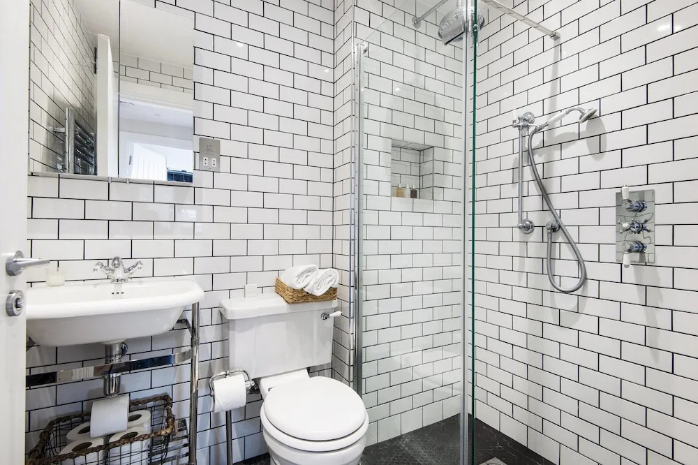 Panoramic Peckham Home by the Overground Station