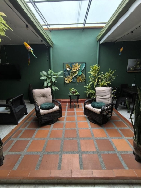 Olivas House Hostal