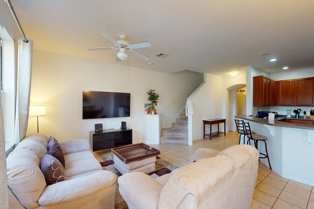 Dog-friendly Home With Shared Pool, Wifi, Central AC, and Private Washer/dryer