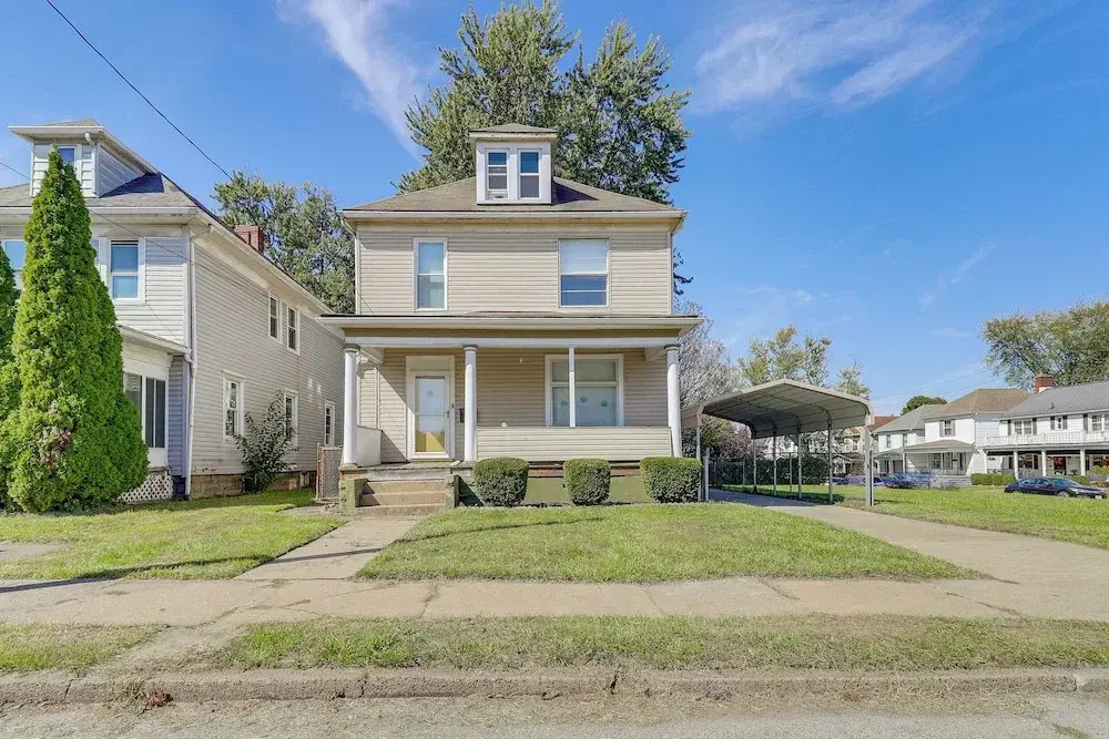 1 Mi to Dtwn & Franciscan University: Home w/ Yard