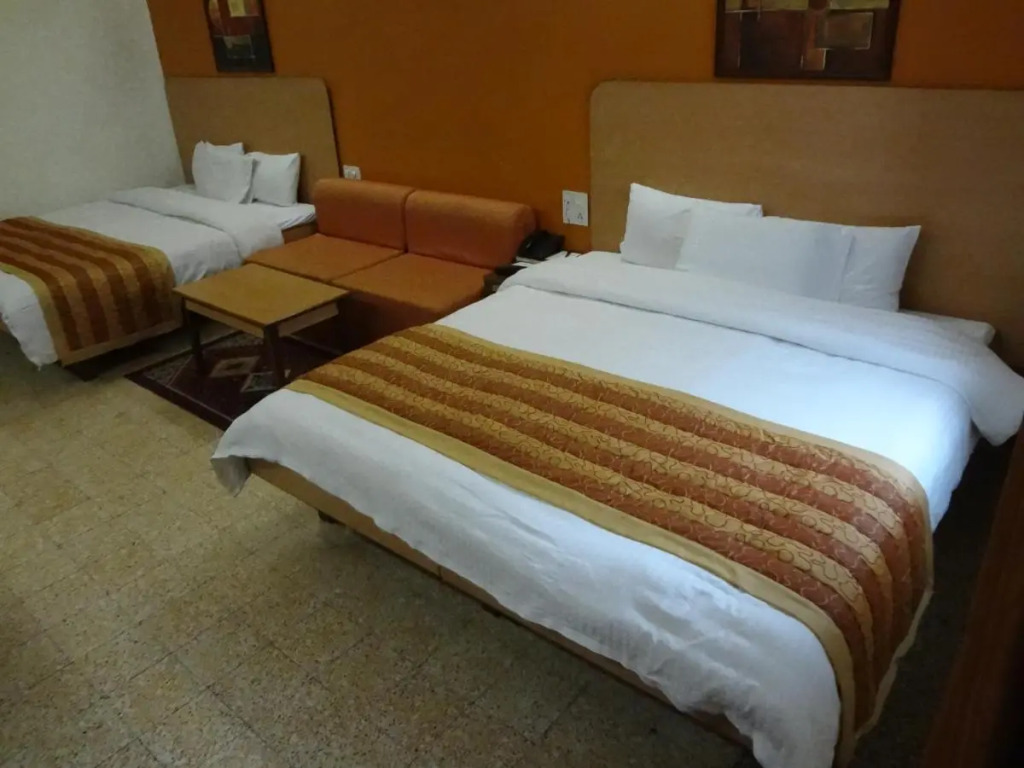 Chateau Windsor Hotel - Marine Drive