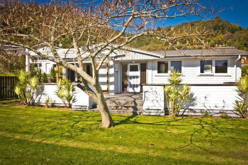 3 & 4 Bedroom Holiday Houses Central Picton