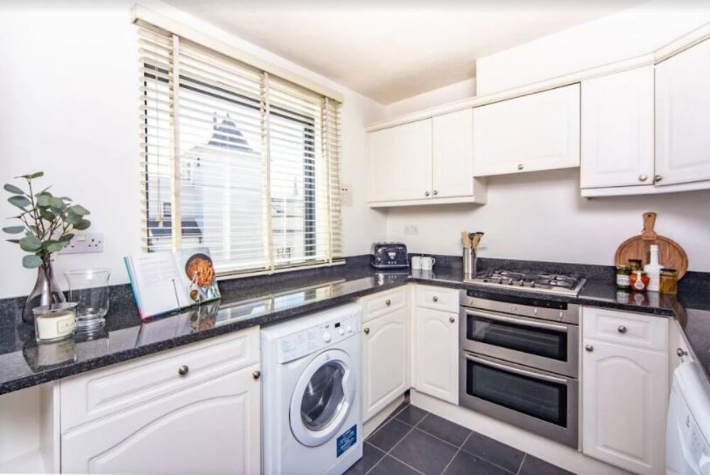 Bright 2 Bedroom Apartment In The Heart Of Chelsea
