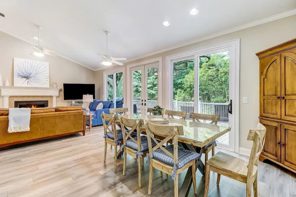 Dog Friendly Home Includes Beach Access and Bike Free to Use during Stay by RedAwning