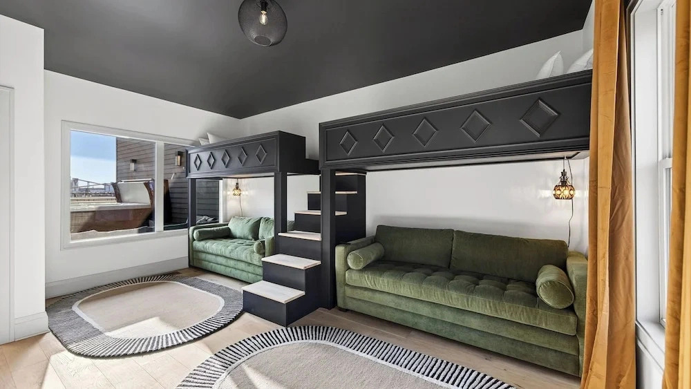 The Great Gatsby by Avantstay Hot Tub + Private Rooftop + Speakeasy Lounge + Firepit