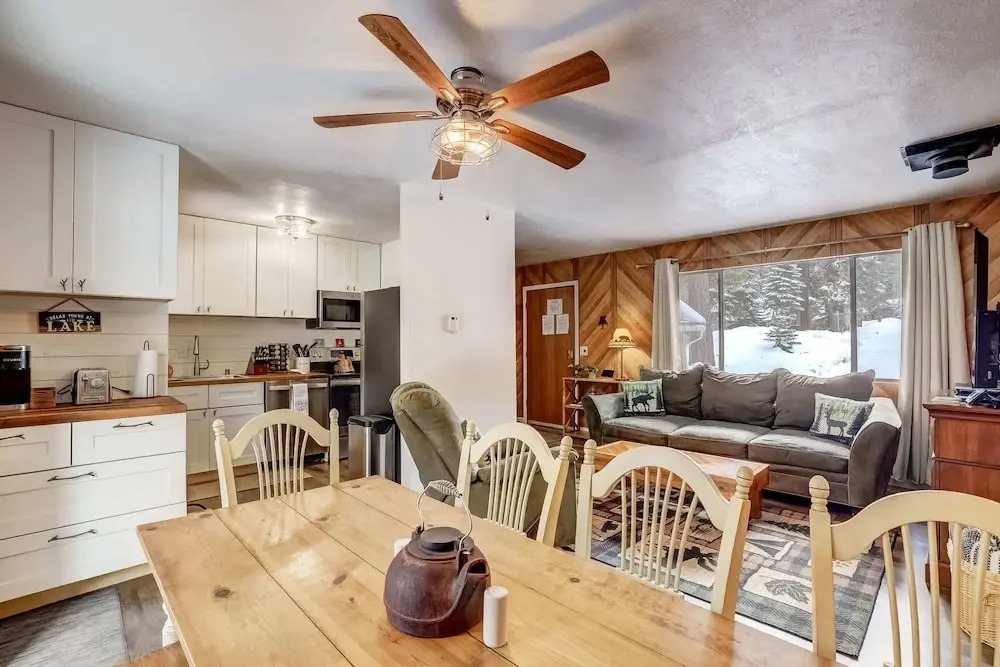 Whispering Pines Cabin - Family and pet Friendly Abode