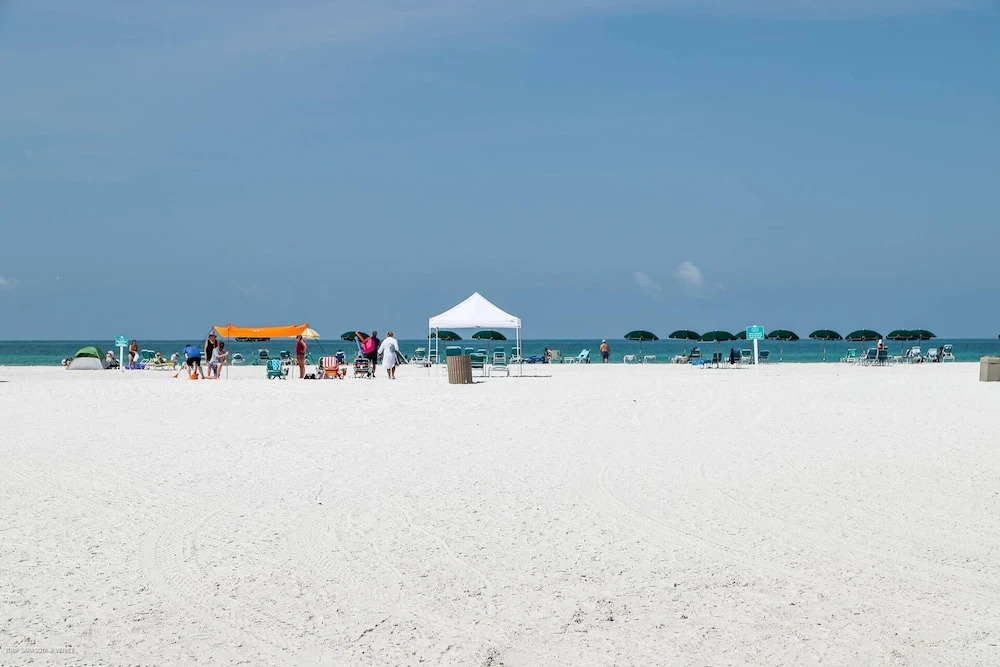 Palm Bay Club 8th Floor On Complex Private Beach