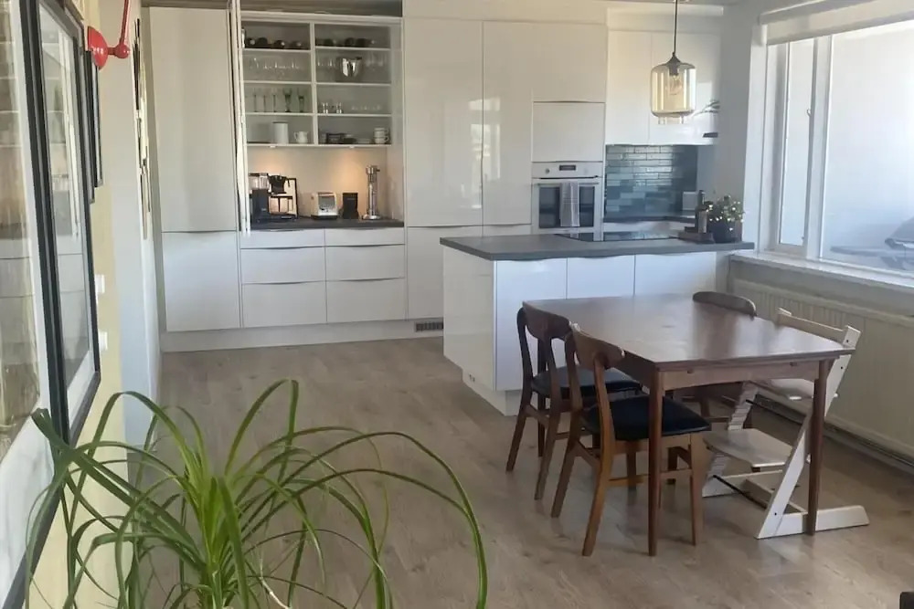 Bright and Spacious 2 Bedroom Apartment in Rvk