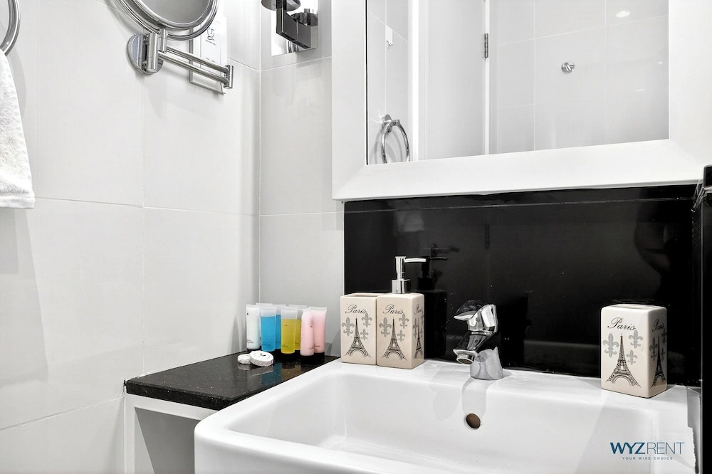 WYZ RENT|Grand 1BR Cour Jardin Near Bay Avenue