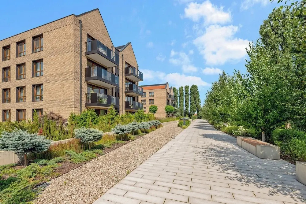 Front Park Apartments with Parking by Lion Apartments